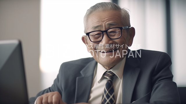 白髪の日本人男性の正面ポートレート