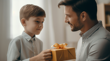 期待と喜びの瞬間！20代の男性がプレゼントを開ける瞬間、幼い男の子が期待に満ちた顔で見つめるシーン