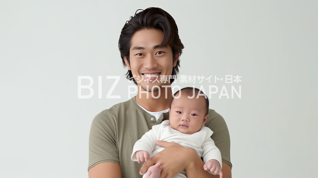 愛と絆が溢れる育メンの微笑み！日本人男性が赤ちゃんを抱っこするポートレート写真